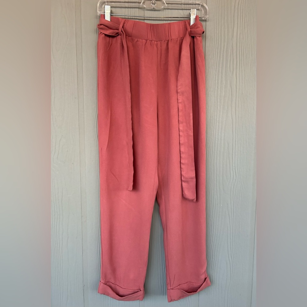 43.BLUE RAIN Women’s Tie Waist Tapered Ankle Pants
Size M
